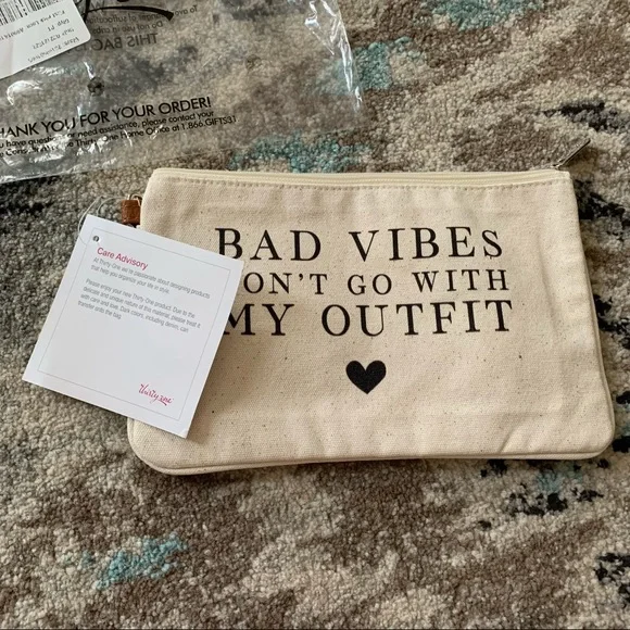 🎃 3/$30 Thirty-One NWTCanvas Heartfelt Vibes Pouch - Picture 3 of 4